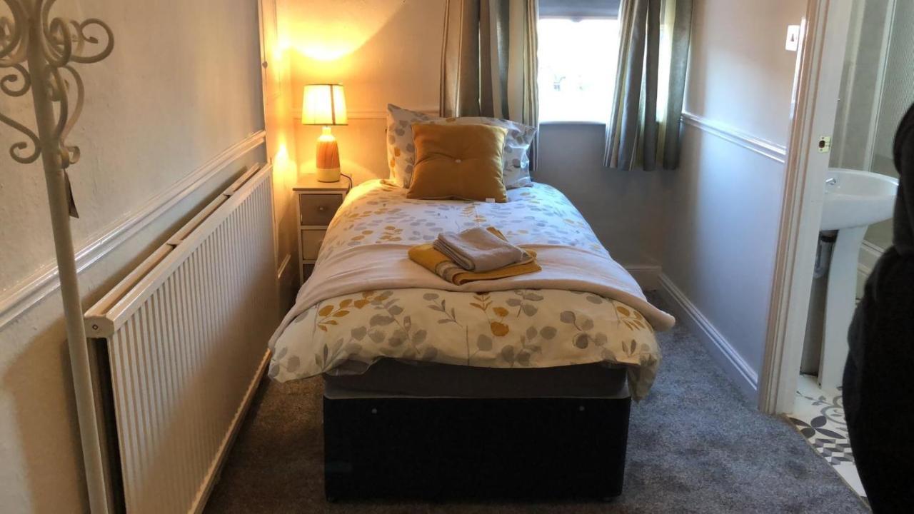 The New Wellington Hotel Brierley Hill Buitenkant foto