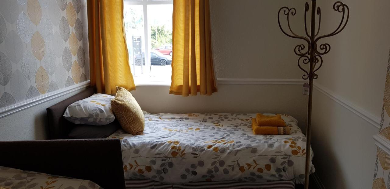 The New Wellington Hotel Brierley Hill Buitenkant foto